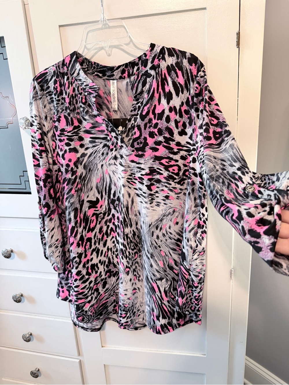 Dear Scarlett Women's Pink & Black Animal Print V-Neck Tunic